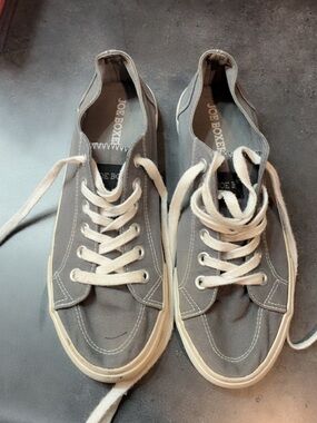 Joe Boxer casual shoes